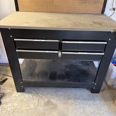 Workbench With Vise & Light (G-MG)