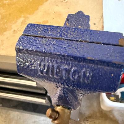 Workbench With Vise & Light (G-MG)