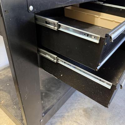 Workbench With Vise & Light (G-MG)