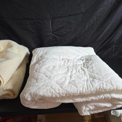Brand new Real Simple full / Queen duvet cover with two standard shams - a mattress pad and a blanket
