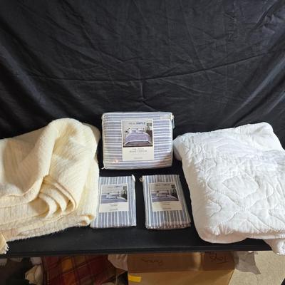 Brand new Real Simple full / Queen duvet cover with two standard shams - a mattress pad and a blanket