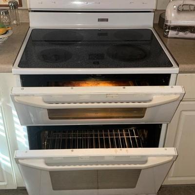 Sale Photo Thumbnail #18: Double Oven in excellent condition