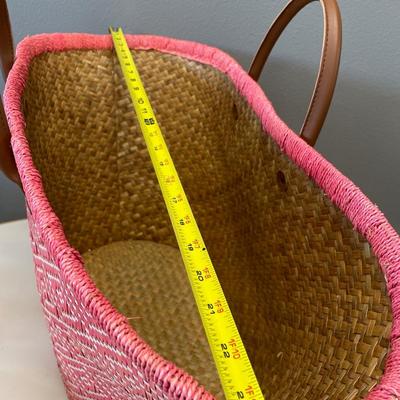 Wicker beach bag