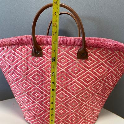 Wicker beach bag