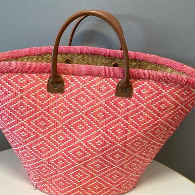 Wicker beach bag