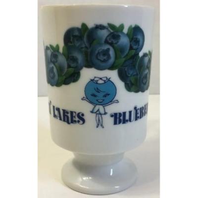 Vintage Great Lakes Blueberries White Glass Footed Pedestal Mug Michigan