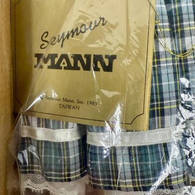 Sale Photo Thumbnail #307: In new condition inside original box.