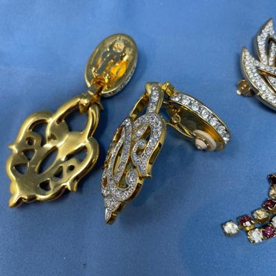 Sale Photo Thumbnail #185: Clip earrings, fabulous condition!