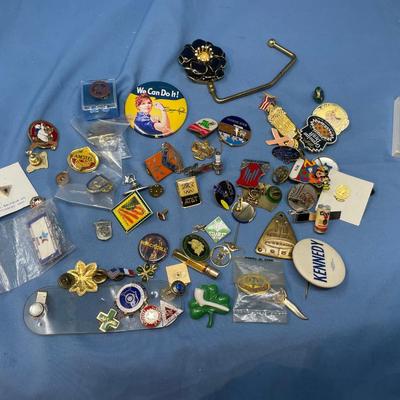 Sale Photo Thumbnail #271: A junk drawer lot of goodies!