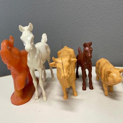 Plastic animals and kids dishes