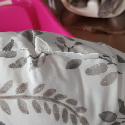 LOT 7: Fisherprice Baby Bouncer, TOMY Bathtub, Crocheted Blanket & More