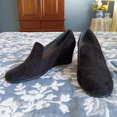 LOT 24: Shoe Collection Size 9 - Steve Madden, DKNY, Jennifer Lopez & More