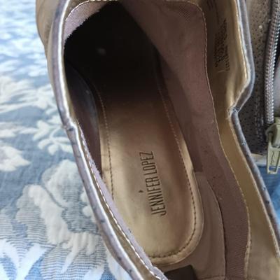 LOT 24: Shoe Collection Size 9 - Steve Madden, DKNY, Jennifer Lopez & More