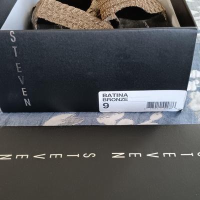 LOT 24: Shoe Collection Size 9 - Steve Madden, DKNY, Jennifer Lopez & More