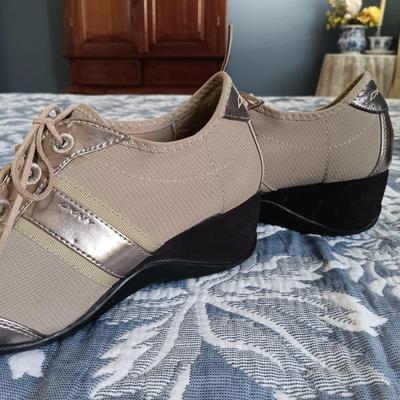 LOT 24: Shoe Collection Size 9 - Steve Madden, DKNY, Jennifer Lopez & More