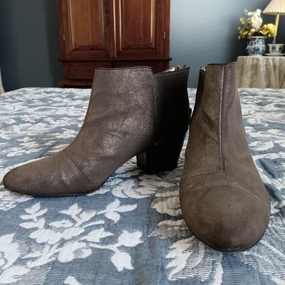 LOT 24: Shoe Collection Size 9 - Steve Madden, DKNY, Jennifer Lopez & More