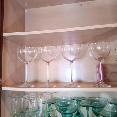 LOT 25: Large Collection of Glassware / Barware