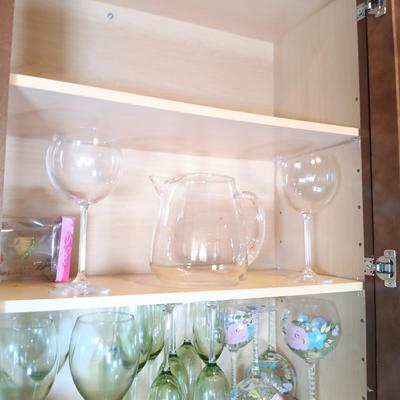 LOT 25: Large Collection of Glassware / Barware