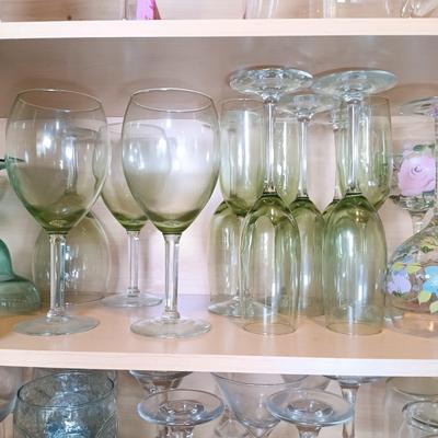 LOT 25: Large Collection of Glassware / Barware