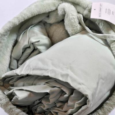 LOT 51: Two Berkshire Blankets (Super Soft and Cozy!) and South Street Loft Queen Size Bed in a Bag