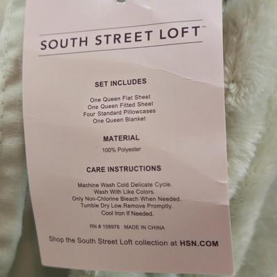 LOT 51: Two Berkshire Blankets (Super Soft and Cozy!) and South Street Loft Queen Size Bed in a Bag