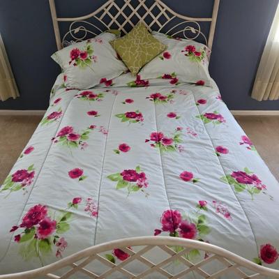 LOT 53: Beautiful Flower Print Comforter with Matching Pillow Shams and Throw Pillow