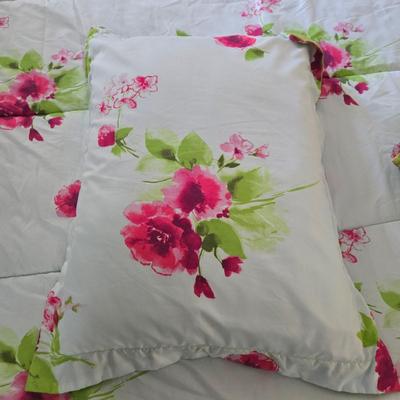 LOT 53: Beautiful Flower Print Comforter with Matching Pillow Shams and Throw Pillow