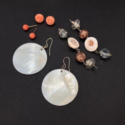 LOT 71: Vintage Shell / Nautical Style Jewelry - Bracelets and Earrings