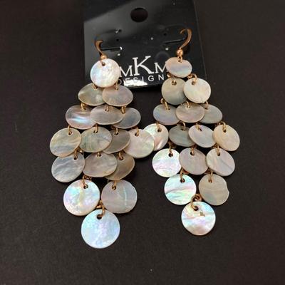 LOT 71: Vintage Shell / Nautical Style Jewelry - Bracelets and Earrings