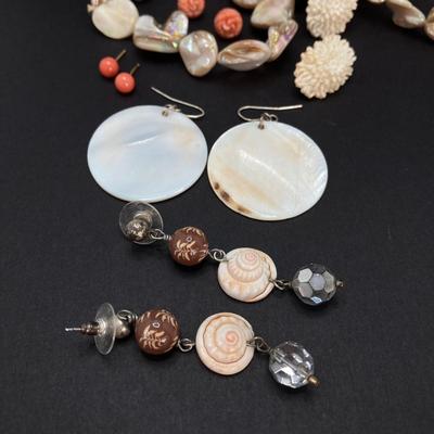 LOT 71: Vintage Shell / Nautical Style Jewelry - Bracelets and Earrings
