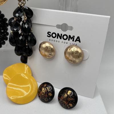 LOT 83: Fashion Pierced Earring Collection & Vintage Black & Gold Dangle Clip-On Earrings