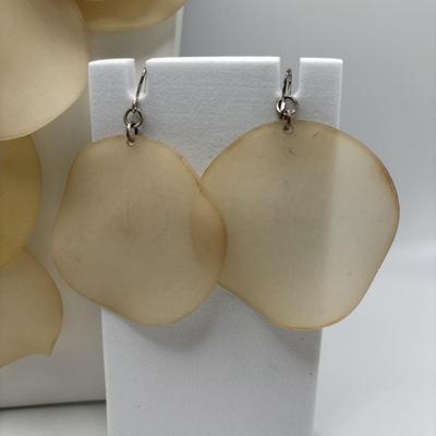 LOT 93: Fashion Necklace Collection: Multi Strand Beaded, Shell/Mother of Pearl and More