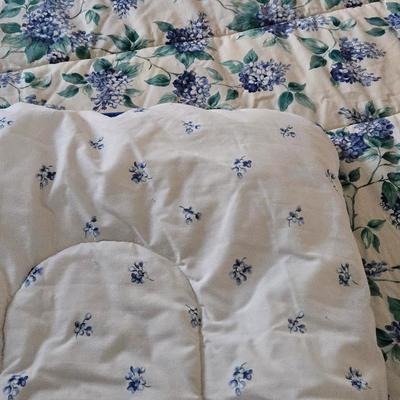LOT 136: Blue/Periwinkle Flowered Comforter, Matching Pillow Shams, and Full Size Sheet Set