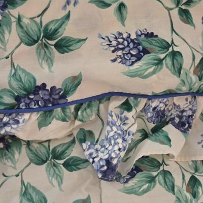 LOT 136: Blue/Periwinkle Flowered Comforter, Matching Pillow Shams, and Full Size Sheet Set