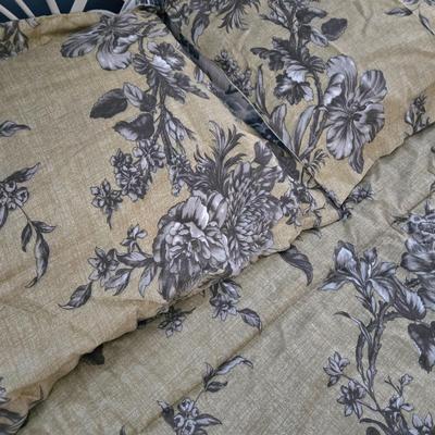 LOT 137: Gold-tone with Grey Flower Print Comforter with Matching Pillow Shams