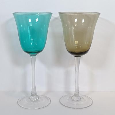LOT 165: Collection of Vintage Multicolored Glassware