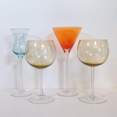 LOT 165: Collection of Vintage Multicolored Glassware