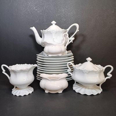 LOT 166: Peppertree Tabletops and Strawberry Street Dishware