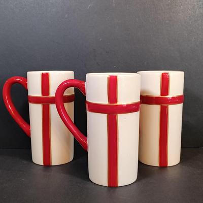 LOT 168: Holiday Collection- Royal Norfolk Plates, Christmas Serving Trowls & More