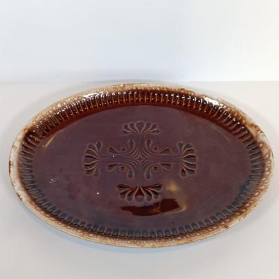 LOT 172: McCoy Butter Dish and Serving Platter, Pyrex Pie Plates, Pampered Chef Bread Tube & More