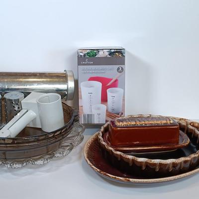 LOT 172: McCoy Butter Dish and Serving Platter, Pyrex Pie Plates, Pampered Chef Bread Tube & More