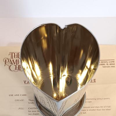 LOT 172: McCoy Butter Dish and Serving Platter, Pyrex Pie Plates, Pampered Chef Bread Tube & More