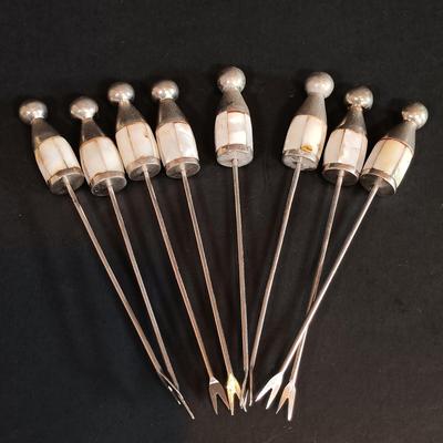 LOT 176: Mother of Pearl Hor D'oeuvre Picks, Crackle Wine Glasses & Ice Bucket