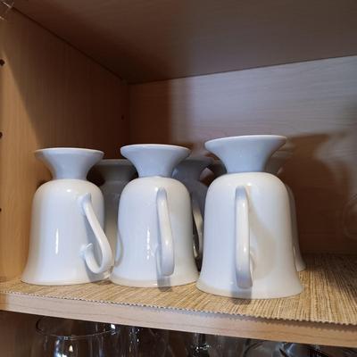 LOT 178: Collection of Cups and Glassware