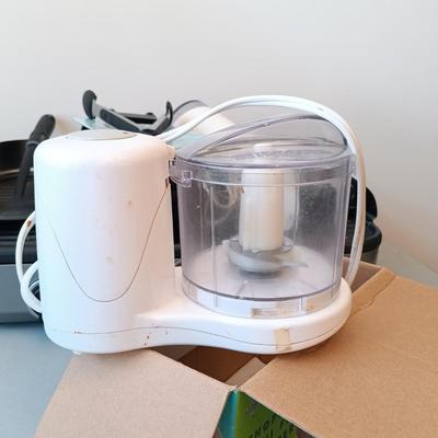 LOT 184: Tru Indoor Grill, Good Housekeeping Waffle Maker, Braun Hand Mixer & More