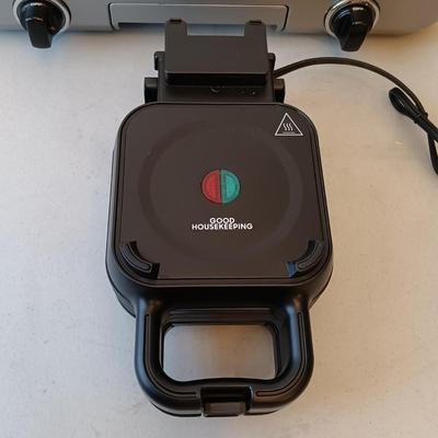 LOT 184: Tru Indoor Grill, Good Housekeeping Waffle Maker, Braun Hand Mixer & More