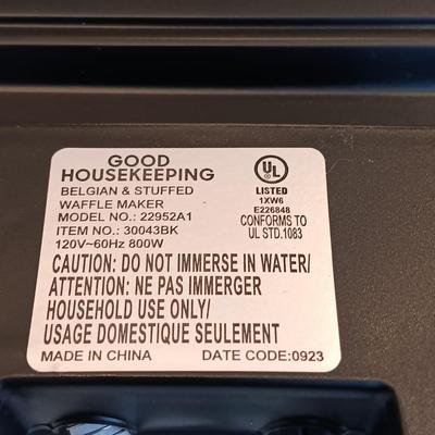 LOT 184: Tru Indoor Grill, Good Housekeeping Waffle Maker, Braun Hand Mixer & More