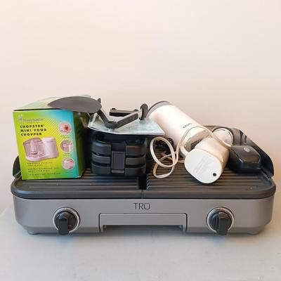 LOT 184: Tru Indoor Grill, Good Housekeeping Waffle Maker, Braun Hand Mixer & More