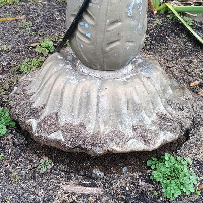 LOT 186: Metal Bird Bath with Frog and Lilypad Spout