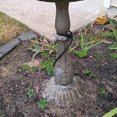LOT 186: Metal Bird Bath with Frog and Lilypad Spout